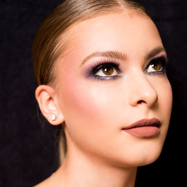 Online makeup artist training course